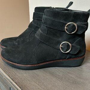 Fitflop women’s Oona Buckle Suede Ankle Boots